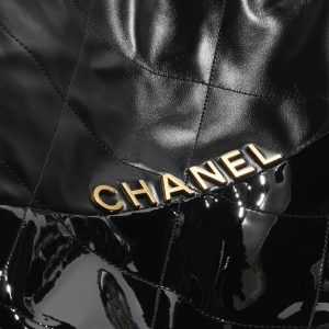 CHANEL 22 SMALL HANDBAG