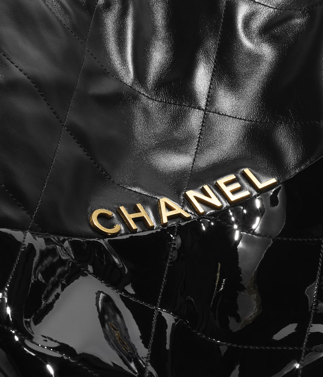 CHANEL 22 SMALL HANDBAG