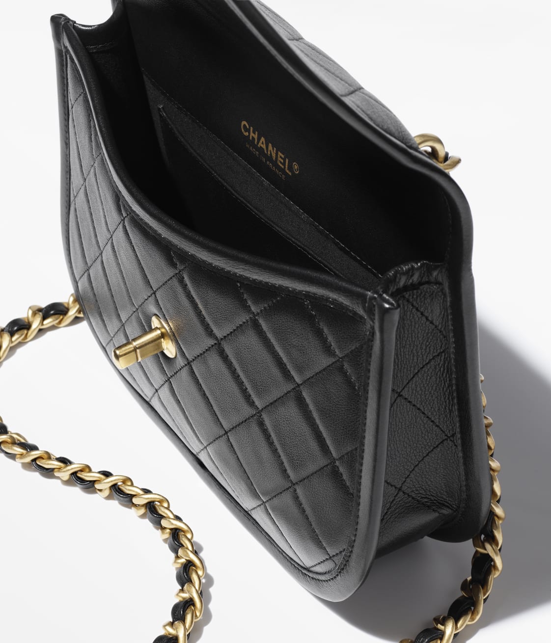 CHANEL MESSENGER BAG - Image 4