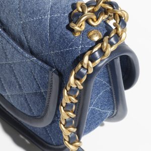 CHANEL SMALL MESSENGER BAG