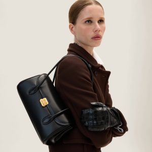 Leather shoulder bag