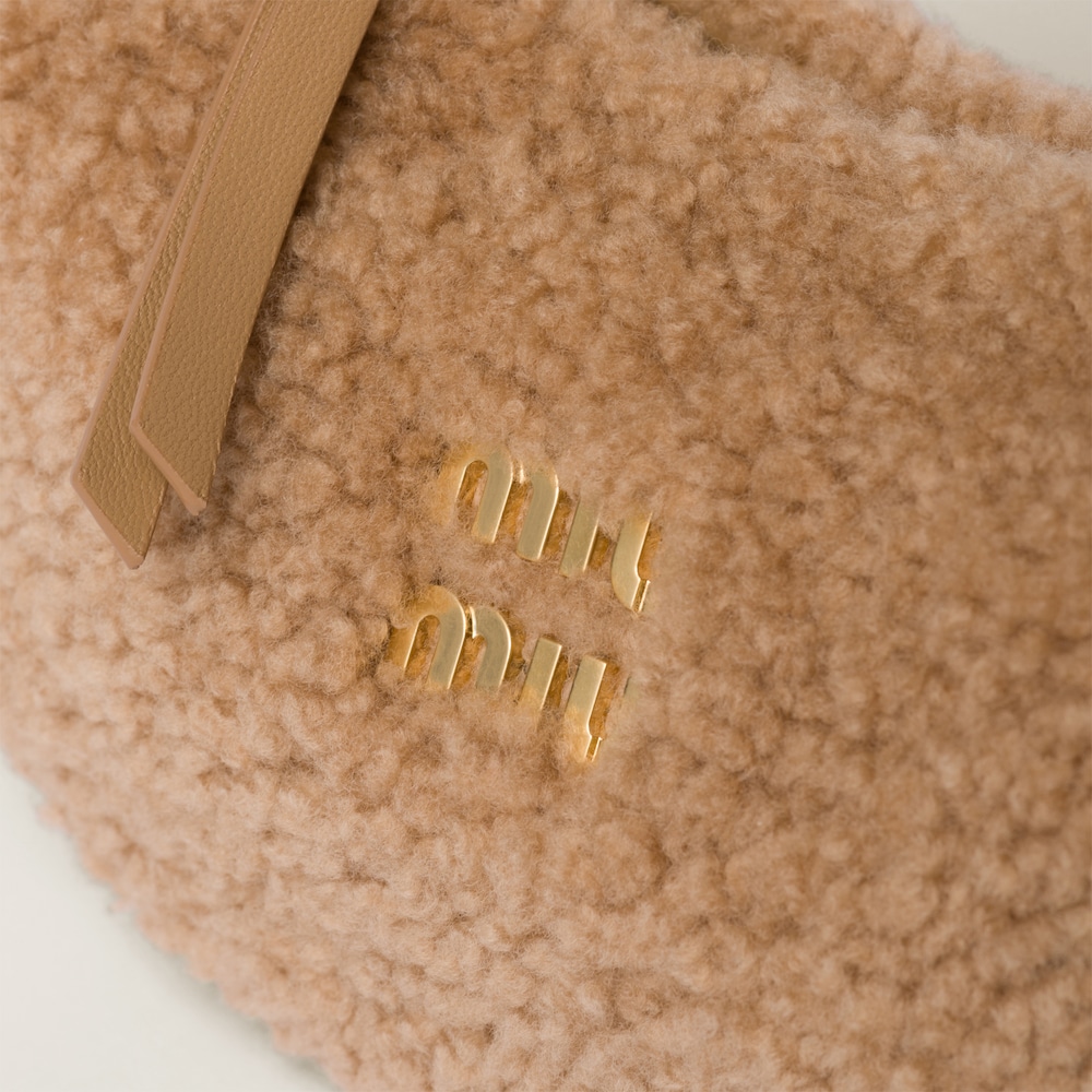 Wander shearling hobo bag with leather details - Image 2