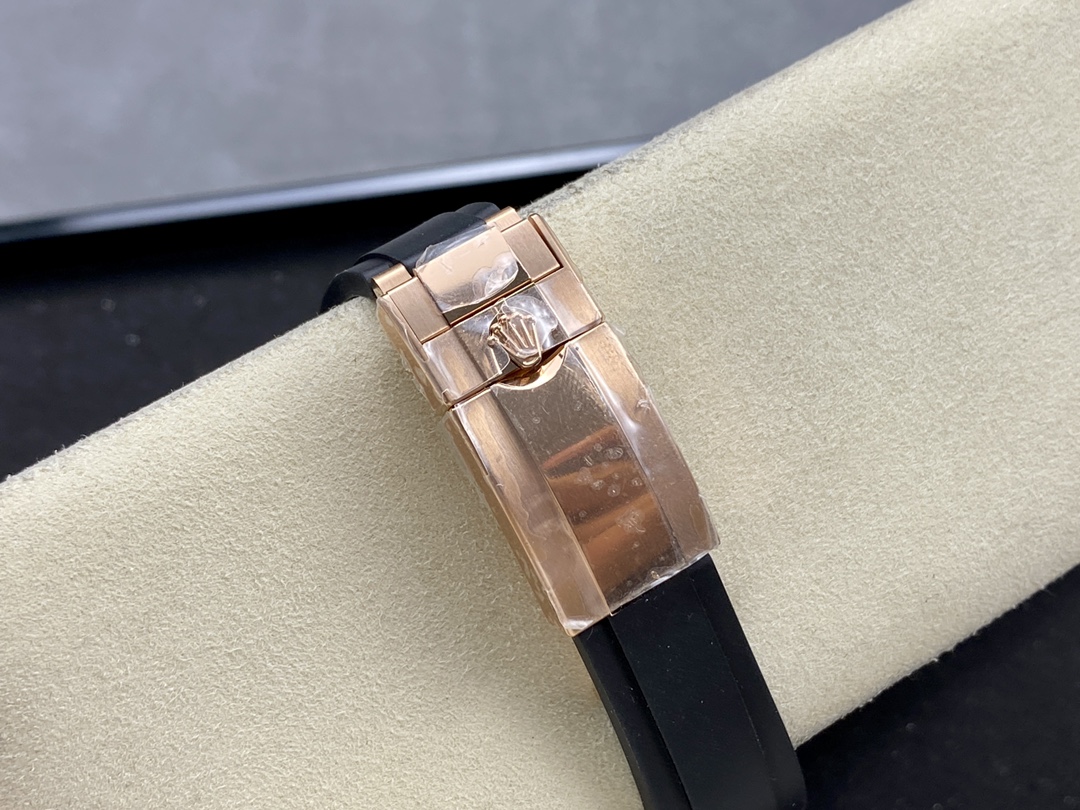 Rolex Yacht-Master 116695 Black Rubber Strap Black Dial 40MM Mens Replica Watch - Image 10