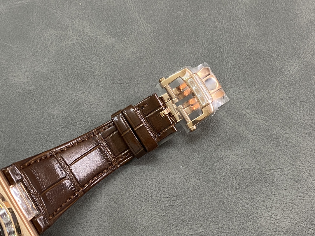 Replica Patek Philippe Nautilus 5724 001 40mm Mens Watch - Image 11