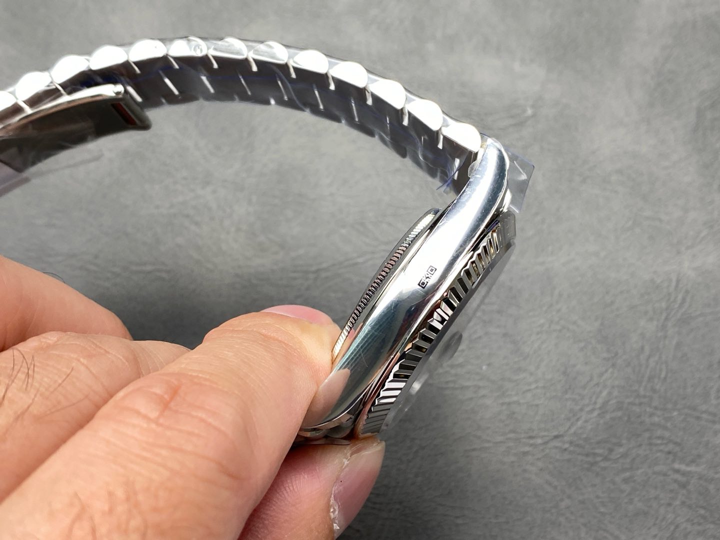 Rolex Day-Date 228239 Green Roman Dial Fluted Bezel 40mm Mens Replica Watch - Image 9