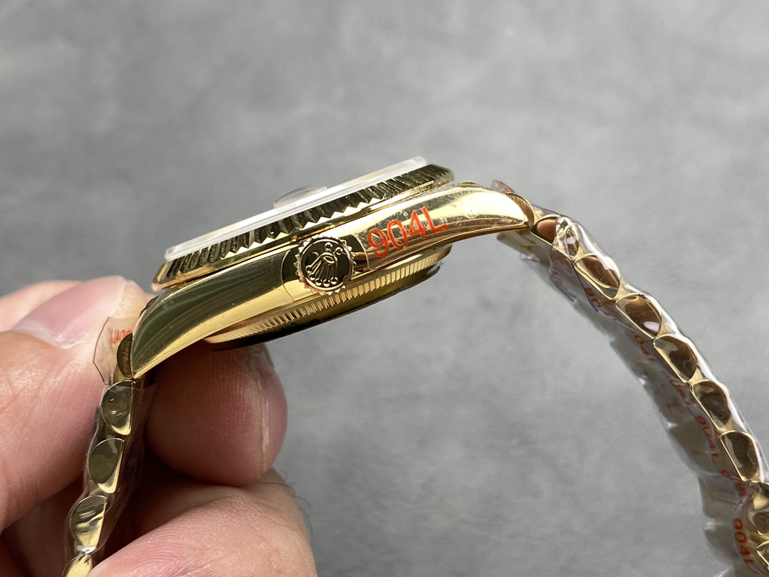 Rolex Day-Date 228238 Champagne Roman Dial Fluted Bezel 40mm Mens Replica Watch - Image 7