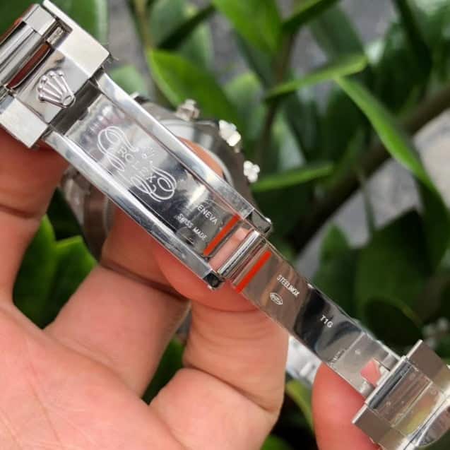 Rolex Submariner Date 116610 "Black Dial" Swiss Super Clone Rolex Blaken Daytona S.Steel Open Fold Clasp 116610 Replica on his hands